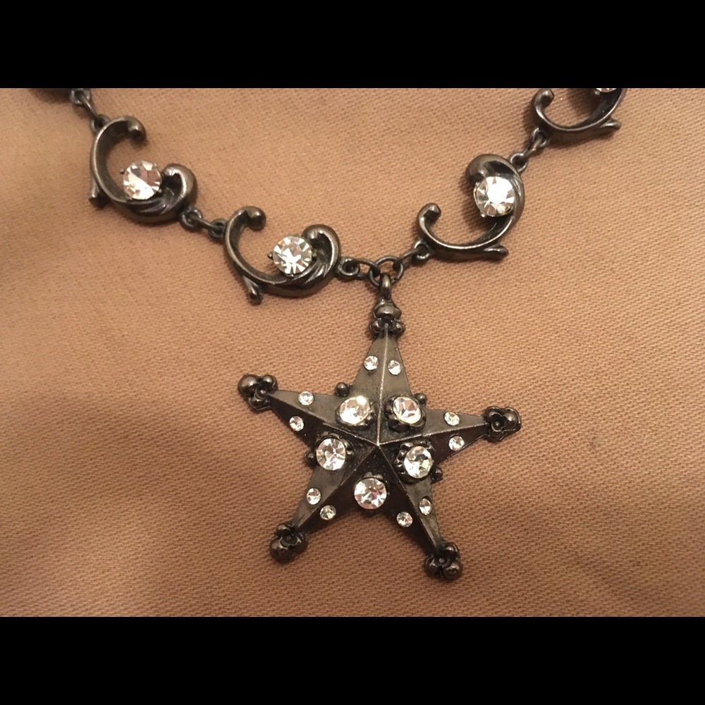 Metal star necklace
